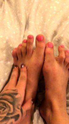 Amateur Foot Fetish Girlfriend Sucks and gives a Footjob - drtuber