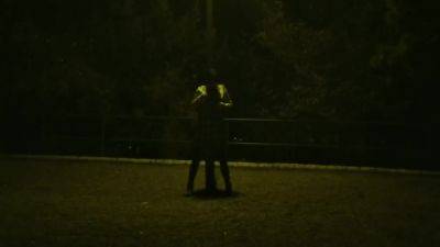 Kinky Couple Masturbates Together In A Public Park - hotmovs.com