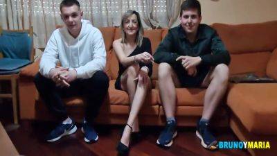 Bruno Y Maria - Queremos Fol Rnos A Maria! La Supermilf Cumple Los Deseos De Dos Jovenes Estudiantes 14 Min - tubepornclassic.com - Spain