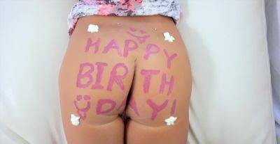 Sensual beauty creamed well after enjoying her birthday present - alphaporno.com